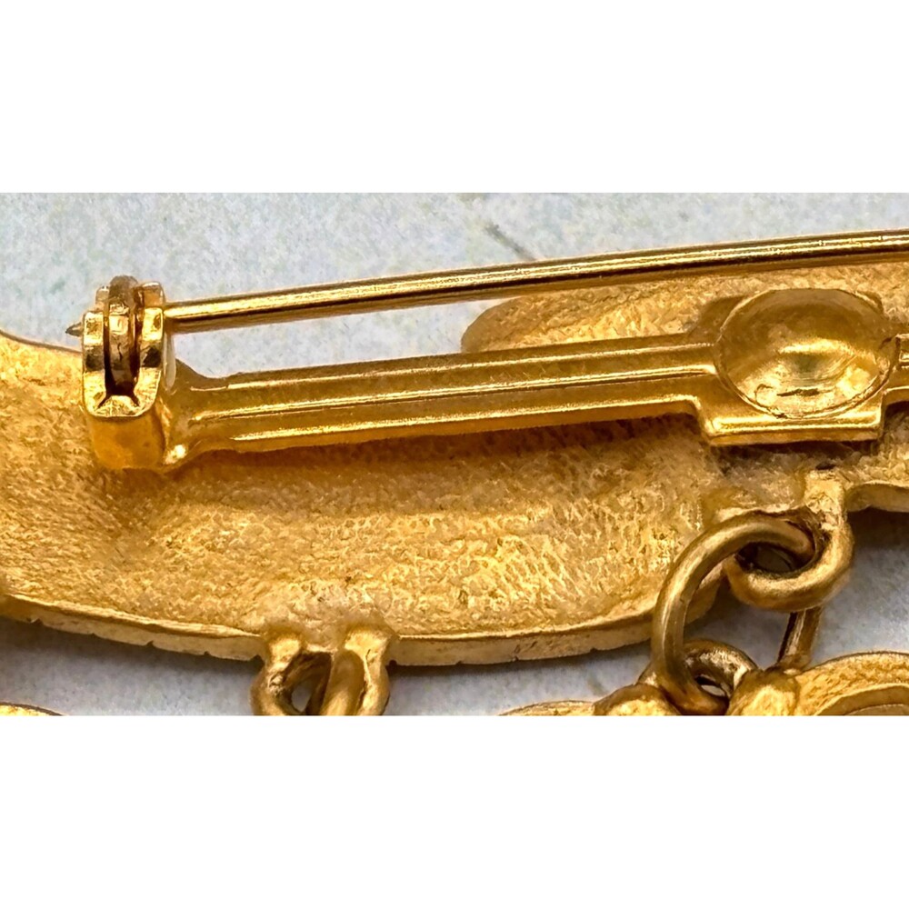 JJ Jonette Seamstress Tailor Brooch Pin Brushed Gold Tone Sewing Tools‎ Vintage - Picture 6 of 9
